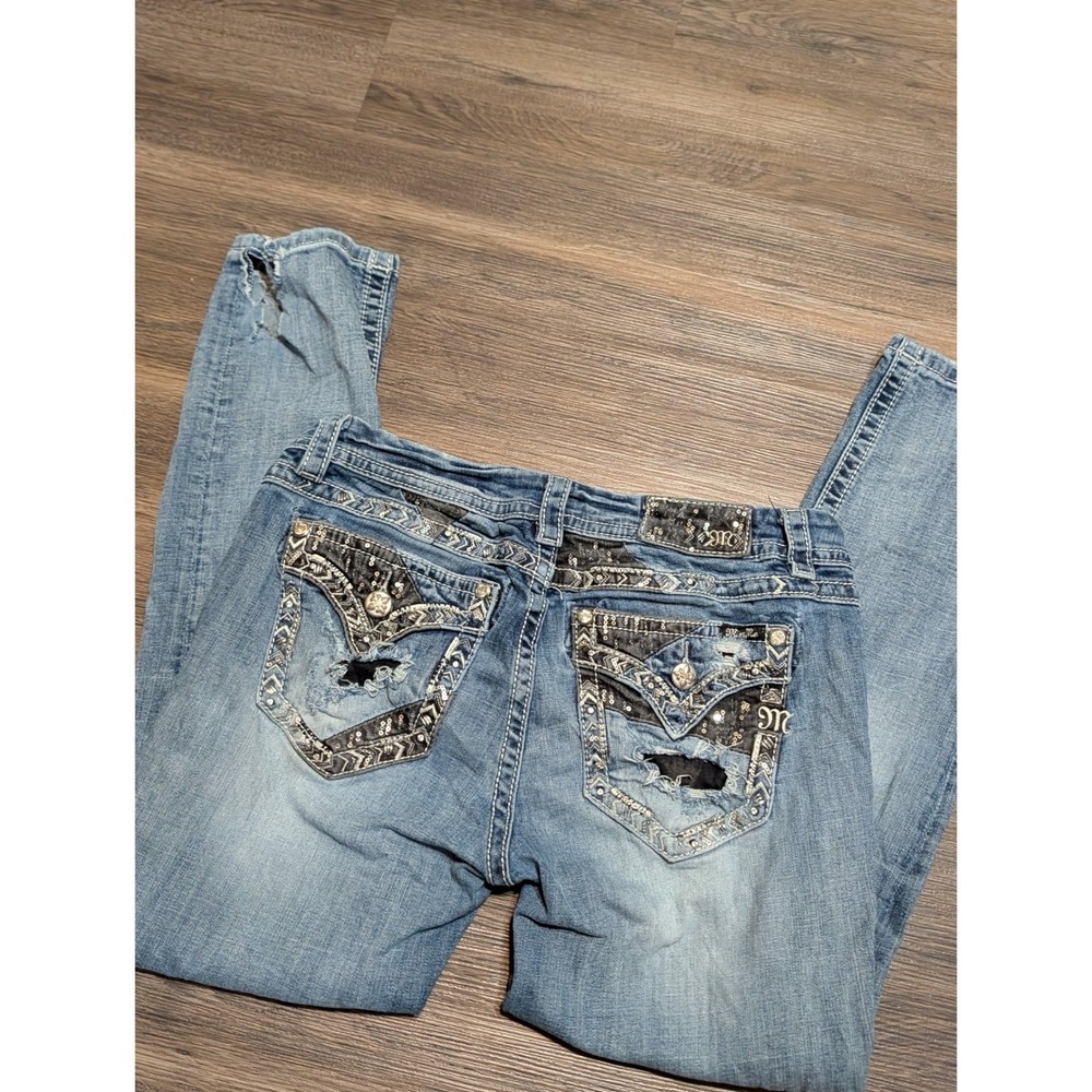 Miss Me Standard Easy Crop Blue Jeans Embellished Distressed Skinny Size 31